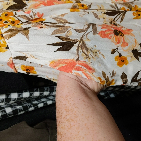 Torrid ivory floral challis mini dress - Picture 3 of 6